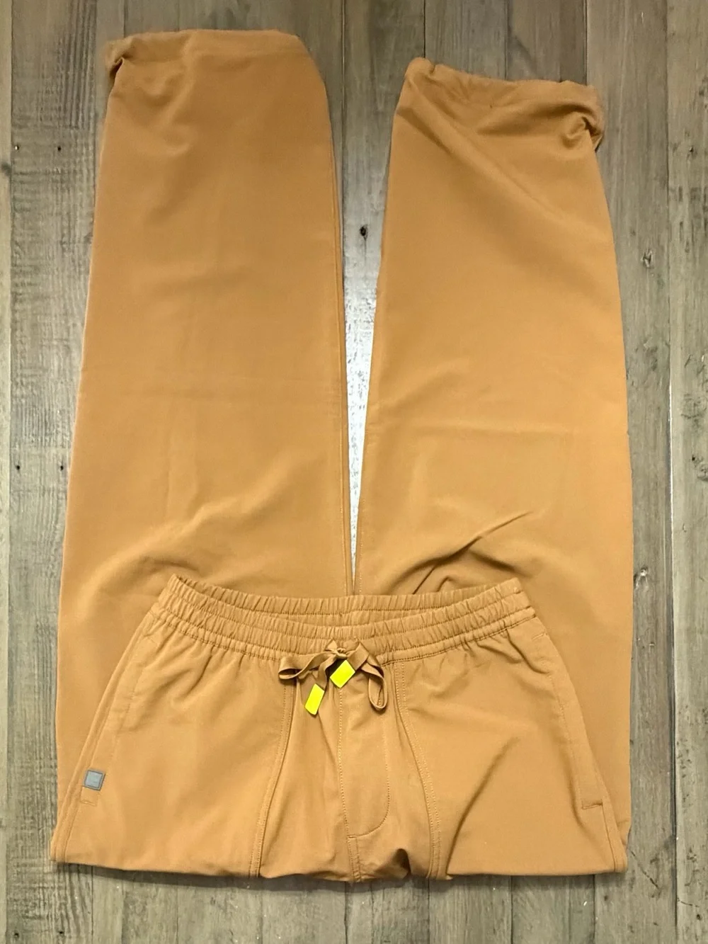 NWT FIGS Men’s Indestructible Cargo Scrub Pant Earth Tan Brown Ripstop XS Reg